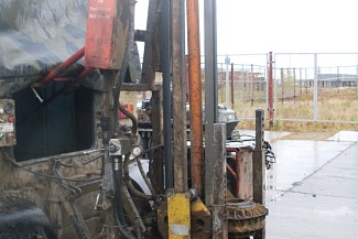 Двухзвенный снегоболотоход СТМ-7087 с буровой установкой